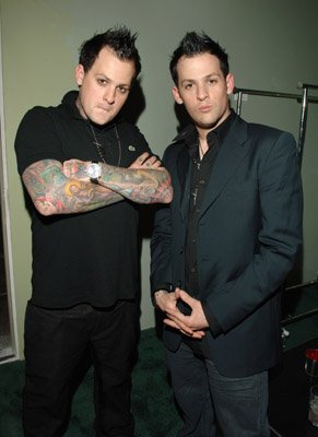 Фото - Джоэл Мэдден: 291x400 / 22 Кб