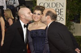 Фото - Ниа Вардалос: 261x170 / 12 Кб