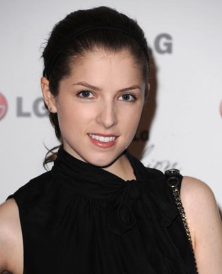 Фото - Анна Кендрик: 324x400 / 17 Кб