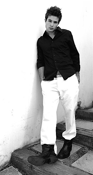 Фото - Коди Лонго: 319x600 / 32 Кб