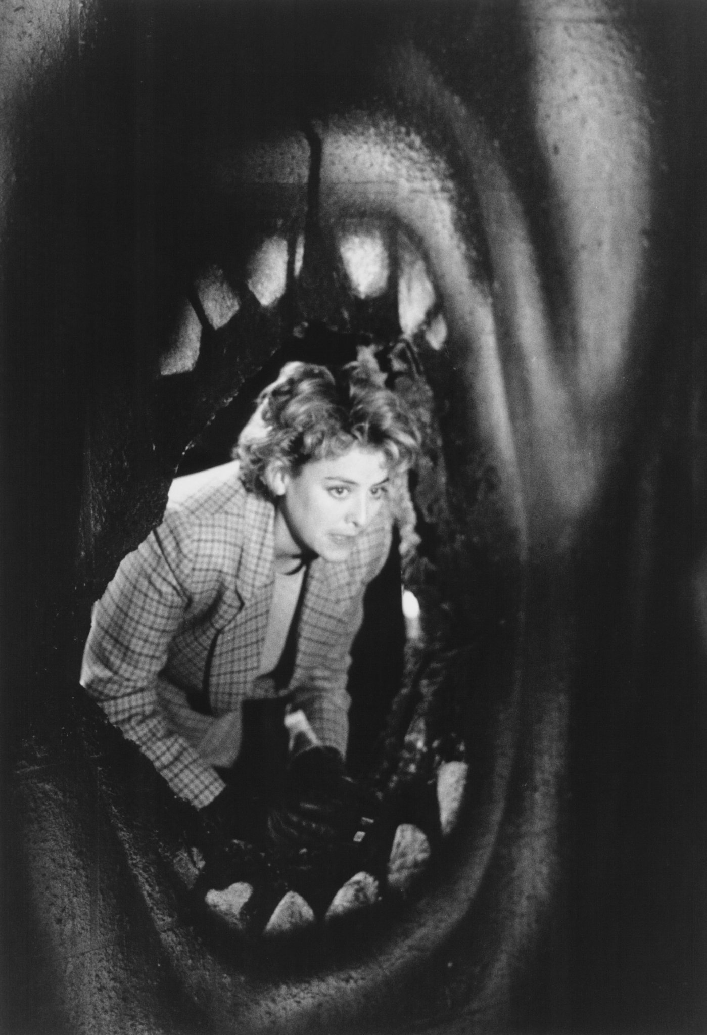 Фото - Вирджиния Мэдсен: 1399x2048 / 336 Кб