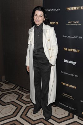 Фото - Джулианна Маргулис: 266x400 / 21 Кб