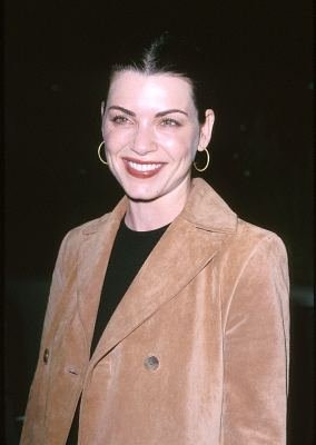 Фото - Джулианна Маргулис: 284x400 / 16 Кб