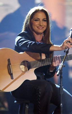 Фото - Глория Эстефан: 254x400 / 22 Кб