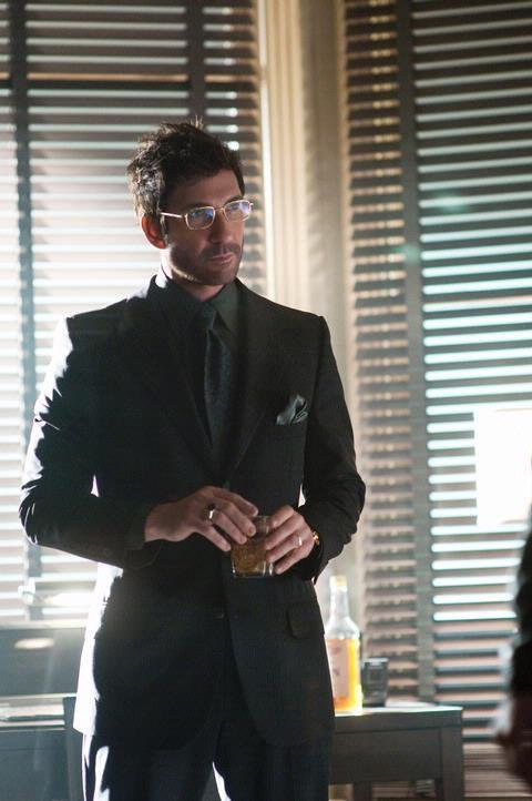 Фото - Дилан МакДермотт: 480x722 / 59 Кб