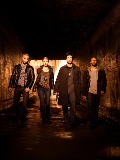 Фото - Дилан МакДермотт: 480x640 / 45 Кб