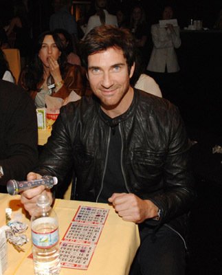 Фото - Дилан МакДермотт: 323x400 / 26 Кб