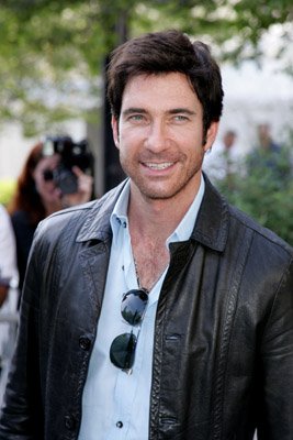 Фото - Дилан МакДермотт: 267x400 / 27 Кб