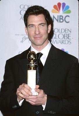 Фото - Дилан МакДермотт: 271x400 / 19 Кб