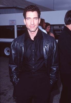 Фото - Дилан МакДермотт: 277x400 / 17 Кб