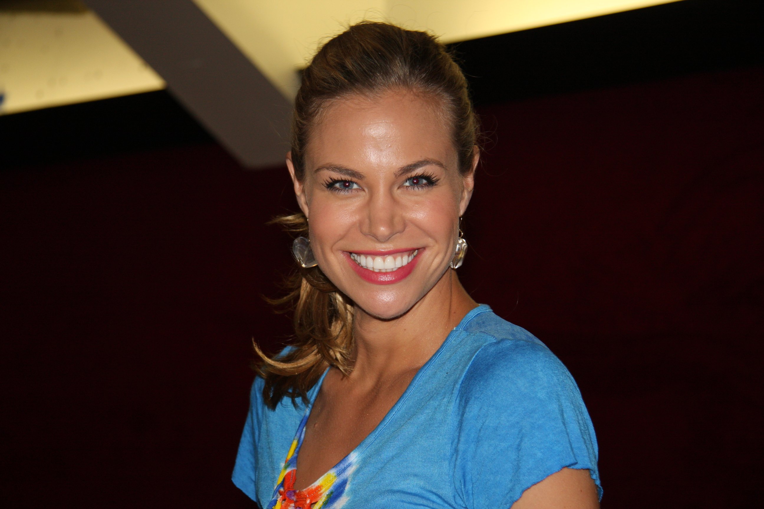 Фото - Брук Бернс: 2592x1728 / 423 Кб