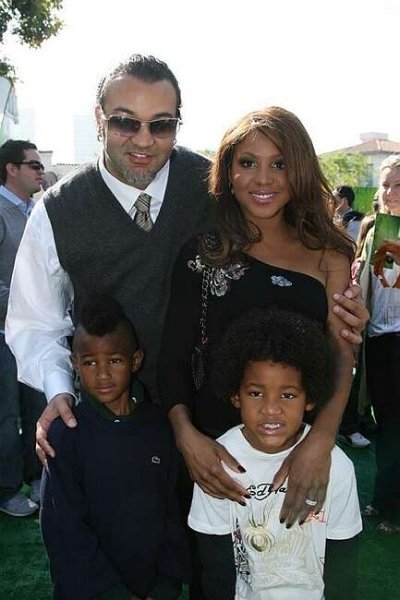 Фото - Тони Брэкстон: 400x600 / 45 Кб