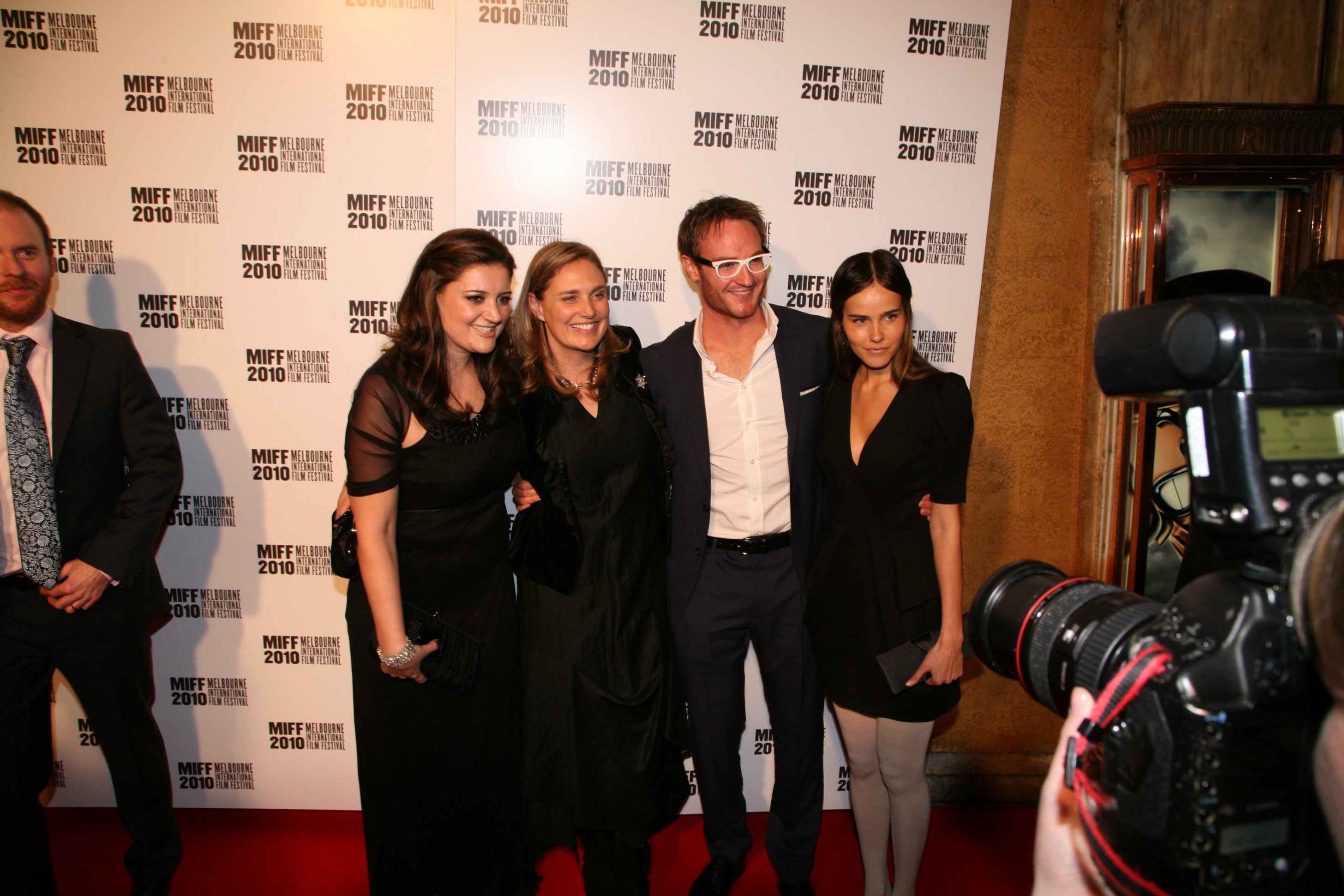 Фото - Изабель Лукас: 2912x1941 / 652 Кб