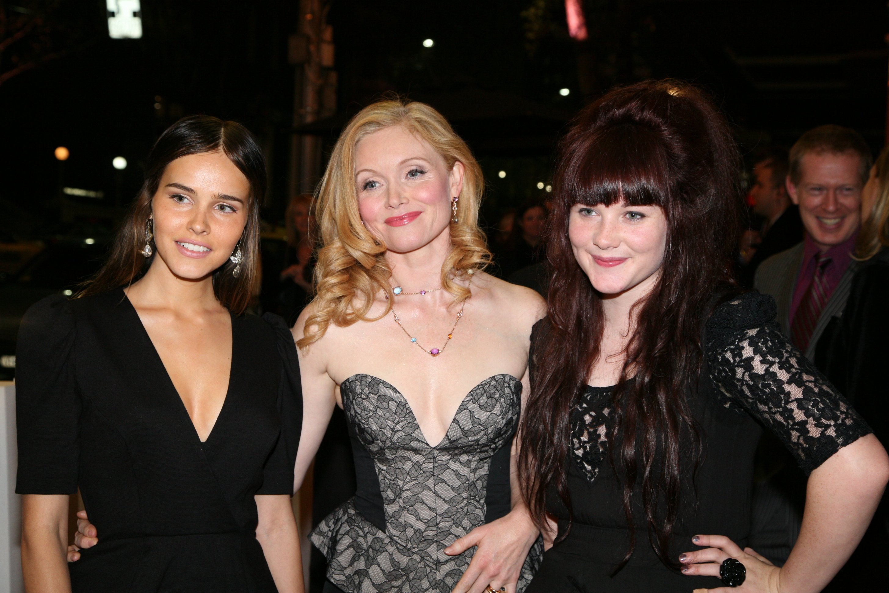 Фото - Изабель Лукас: 2912x1941 / 702 Кб