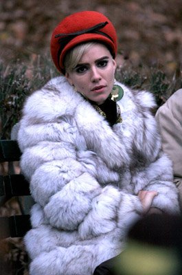 Фото - Сиенна Миллер: 265x400 / 29 Кб