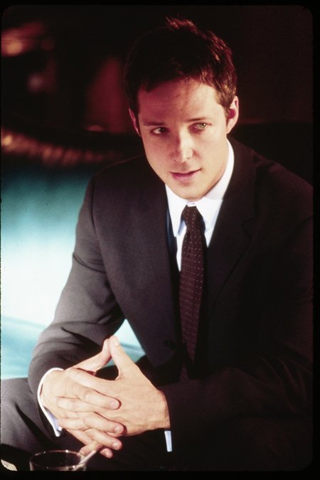 Фото - Джордж Ньюберн: 450x675 / 36 Кб