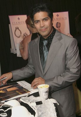 Фото - Эсай Моралес: 275x400 / 24 Кб