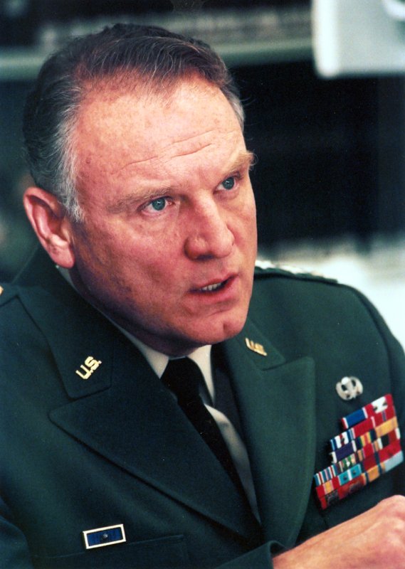 Фото - Билл Смитрович: 569x800 / 75 Кб