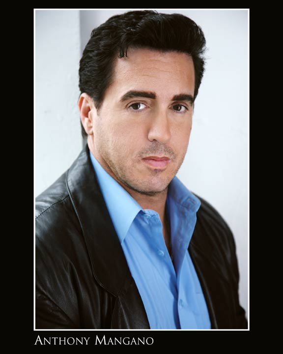 Фото - Энтони Мангано: 576x720 / 47 Кб