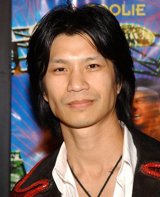 Фото - Дастин Нуен: 326x400 / 32 Кб