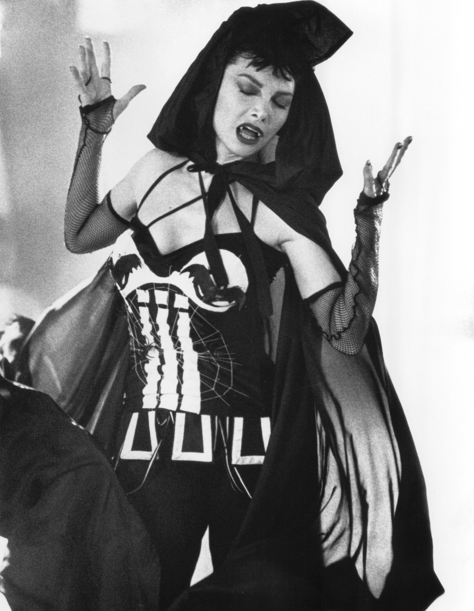 Фото - Тони Бэйзил: 1589x2048 / 447 Кб