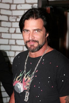 Фото - Джон Инос III: 267x400 / 23 Кб