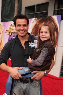 Фото - Антонио Сабато: 267x400 / 28 Кб