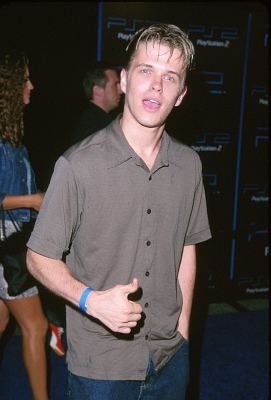 Фото - Дэвид Том: 271x400 / 19 Кб