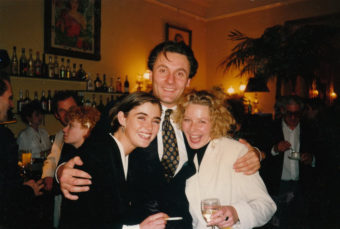 Фото - Aden Gillett: 1188x800 / 143 Кб