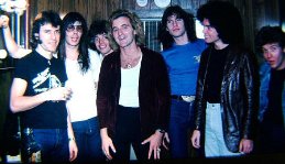 Фото - Джордж Кутупис: 259x149 / 15 Кб