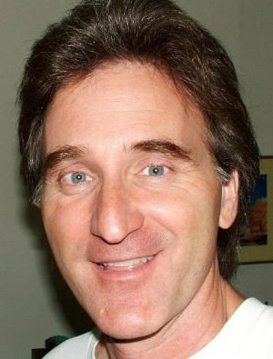 Фото - Джордж Кутупис: 300x395 / 24 Кб