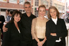 Фото - Карен Янг: 267x178 / 15 Кб