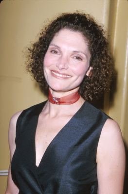 Фото - Мэри Элизабет Мастрантонио: 263x400 / 18 Кб