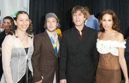 Фото - Moon Unit Zappa: 257x165 / 13 Кб