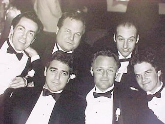 Фото - Томми Хинкли: 338x254 / 23 Кб