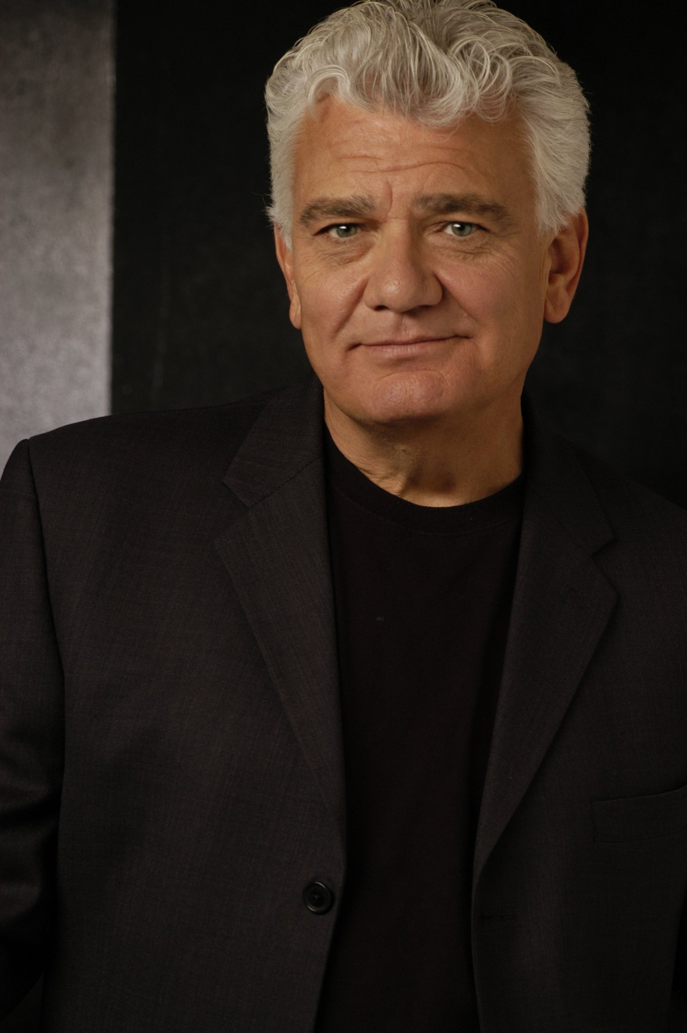 Фото - Daamen J. Krall: 1362x2048 / 255 Кб