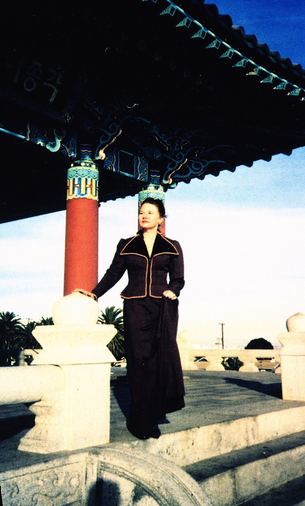 Фото - Роберта Бэссин: 977x1623 / 249 Кб