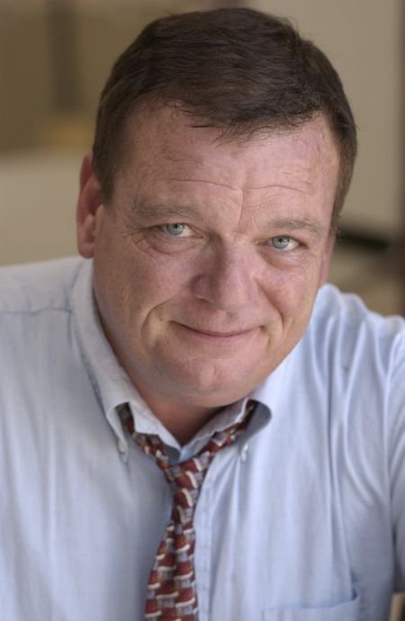 Фото - Raymond O'Connor: 450x690 / 36 Кб