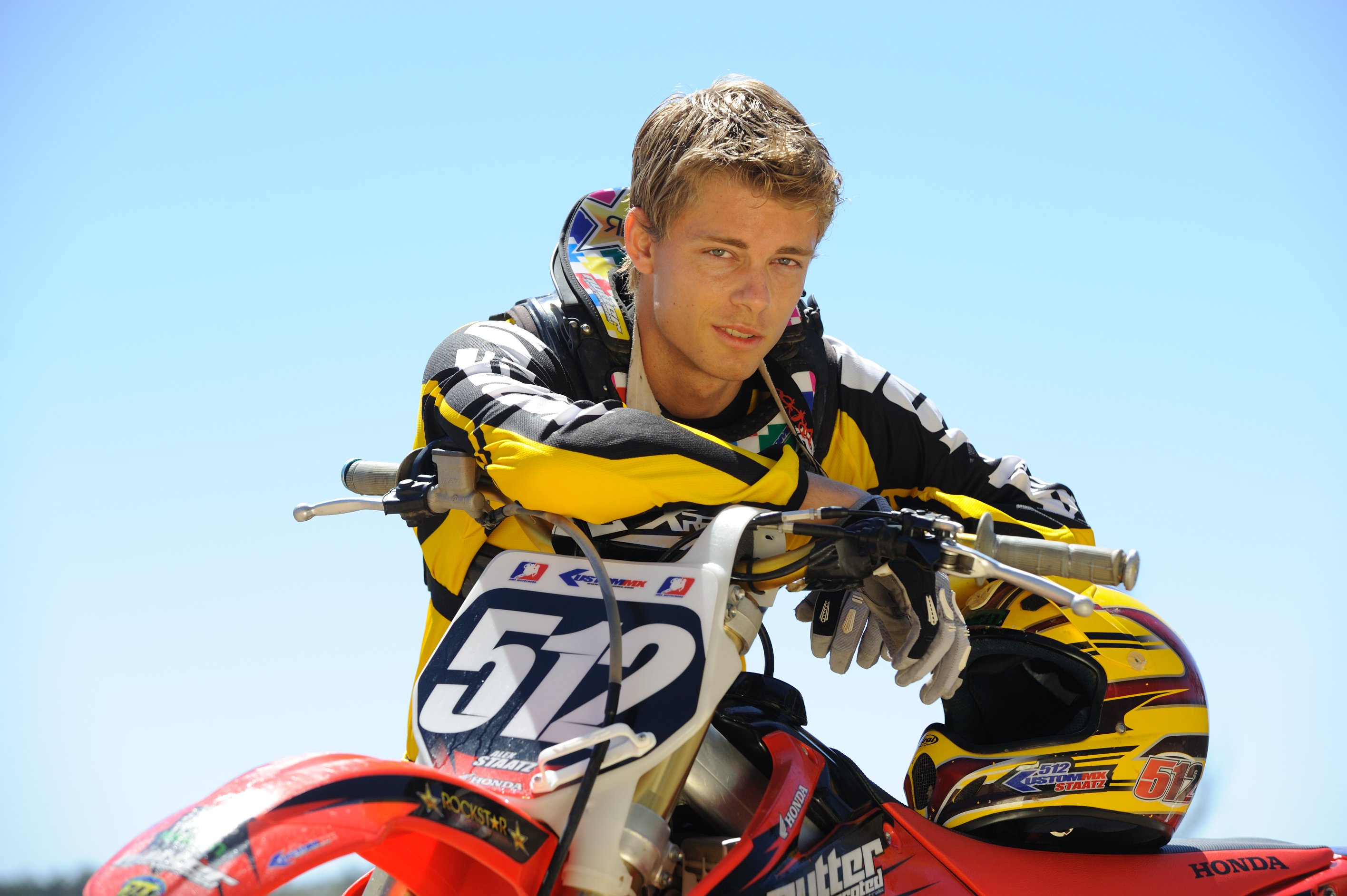 Фото - Люк Митчелл: 2832x1884 / 472 Кб