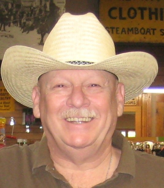 Фото - Ronald E. Giles: 535x614 / 53 Кб