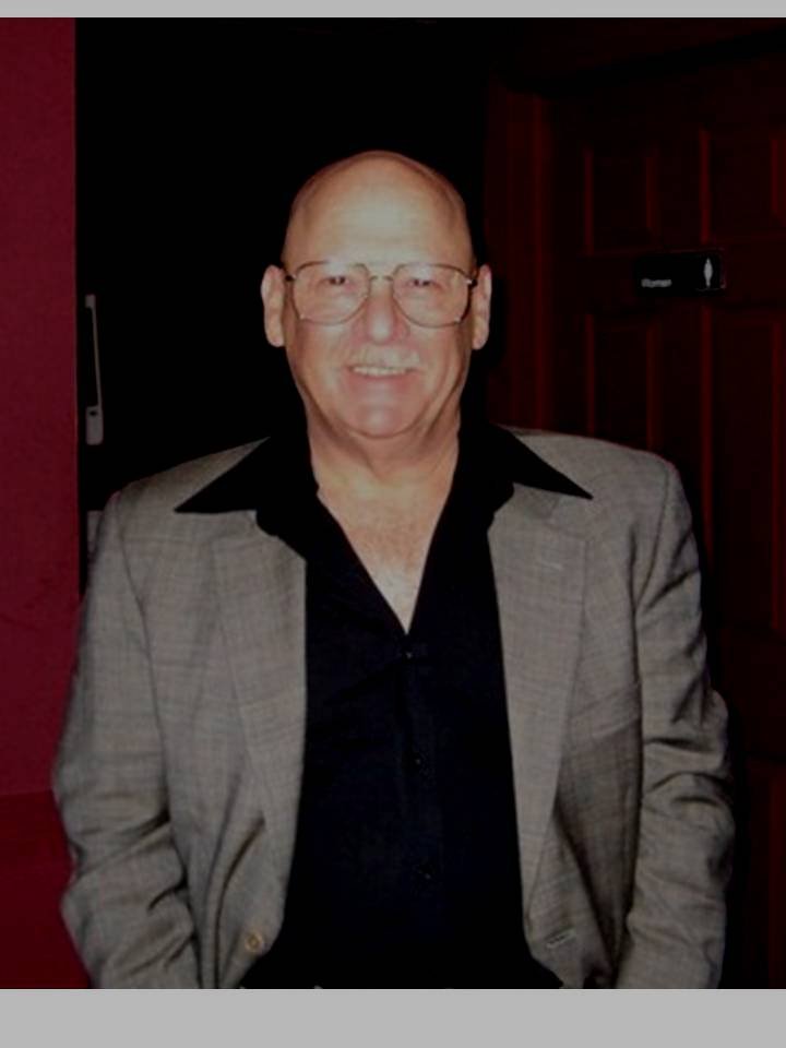 Фото - Ronald E. Giles: 720x960 / 45 Кб