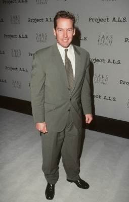 Фото - Д. Б. Суини: 255x400 / 14 Кб