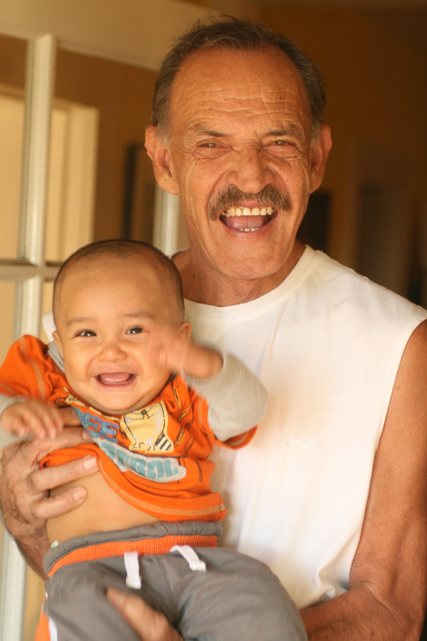 Фото - Luis Accinelli: 1365x2048 / 272 Кб