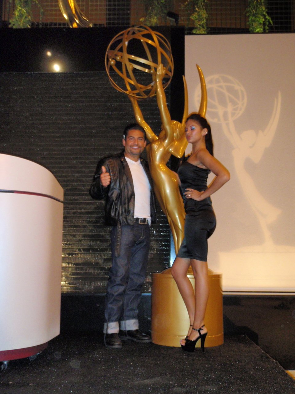 Фото - Эдди Дж. Фернандес: 960x1280 / 185 Кб