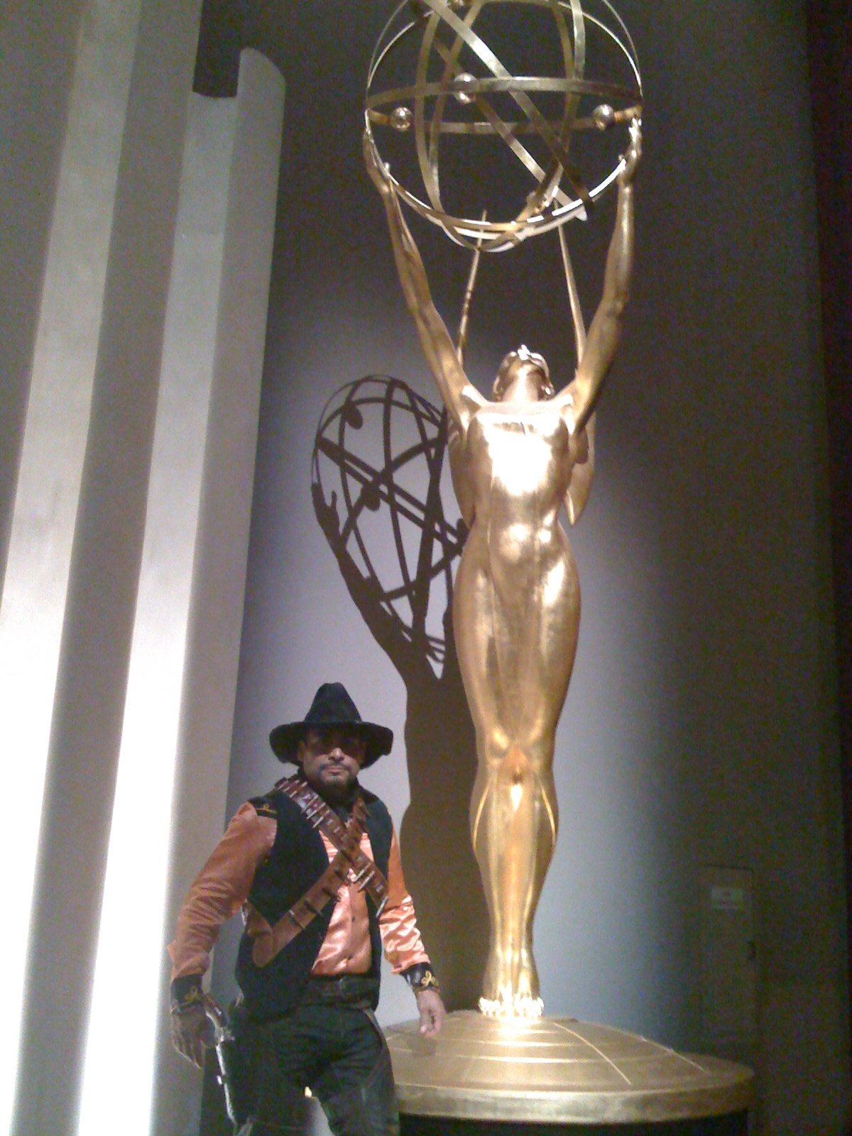 Фото - Эдди Дж. Фернандес: 1200x1600 / 285 Кб