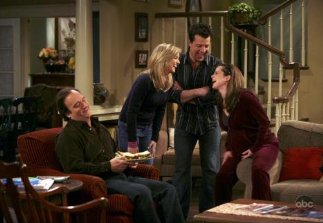 Фото - Кортни Торн-Смит: 323x223 / 19 Кб