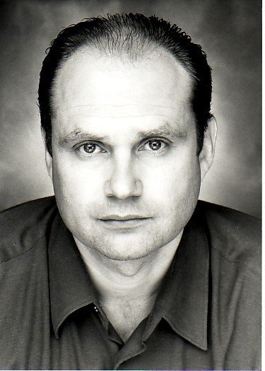 Фото - Сэм Спигел: 375x525 / 46 Кб