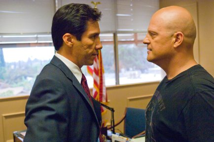 Фото - Майкл Чиклис: 434x288 / 26 Кб