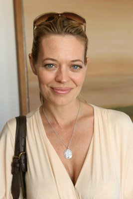 Фото - Джери Райан: 267x400 / 18 Кб