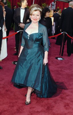 Фото - Имелда Стонтон: 255x400 / 27 Кб